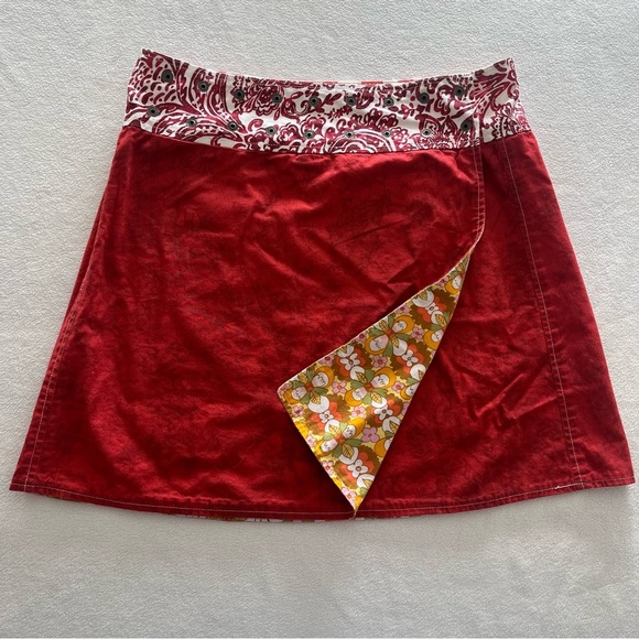 Y2K Vintage Style Floral and Paisley Wrap Skirt - Red Mini Skirt - Picture 2 of 9